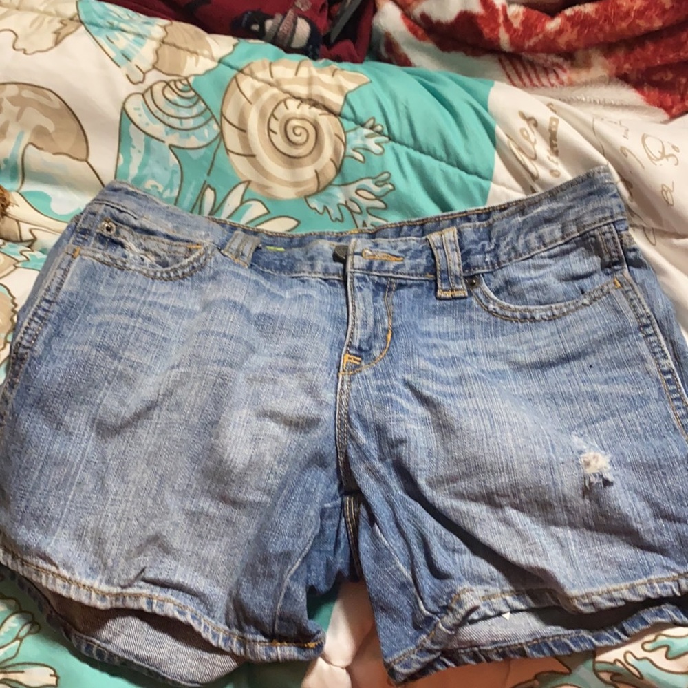 Shorts - Picture 2 of 3